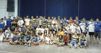 Foto de familia de los participantes en el torneo 