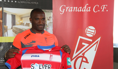 Babin posa con su nueva camiseta (GRJ)