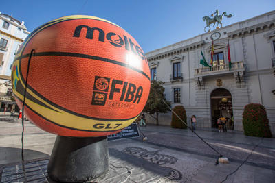 El balón del Mundial acaba de pasar por Granada 