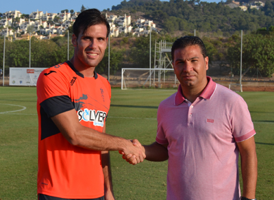 Ortuño y Cordero tras la firma de la renovación (GRANADA CF)