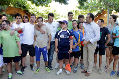 Francisco Rodríguez junto a algunos de los participantes en el campus 