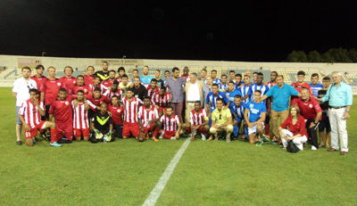 Foto de familia entre el equipo motrileño y el catarí 