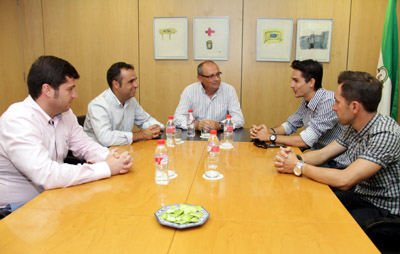 Alberto Amezcua durante su recepción en Diputación 