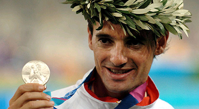 Paquillo luce la medalla de plata 