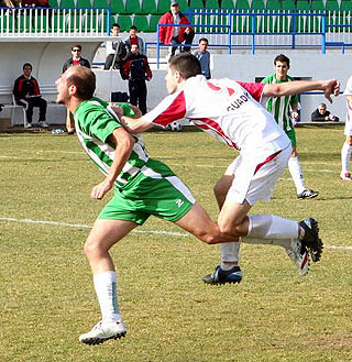 Ubric venció en el duelo de goleadores con Pincho Molinero (E. SALMERÓN)