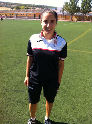 Irene Mateos ya luce como nueva jugadora rojiblanca (GRANADA CF)