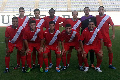 Once inicial del conjunto zubiense en su visita a la costa (GRJ)