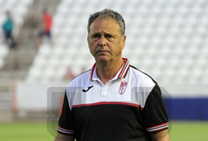 Caparrós durante un encuentro de pretemporada 