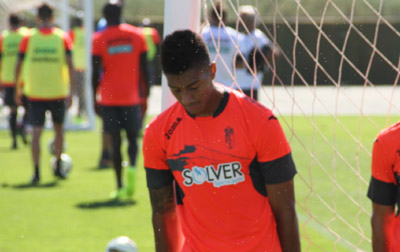 Eddy durante su primer entrenamiento con el Granada 