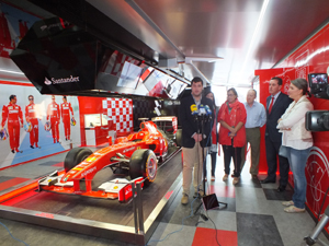 El alcalde de Guadix inaugura la muestra sobre F1
