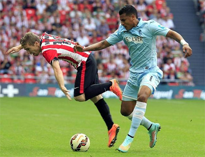 Murillo en una acción del encuentro ante el Athletic Club (DEIA.COM)
