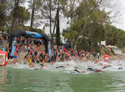 Salida a nado del triatlon 