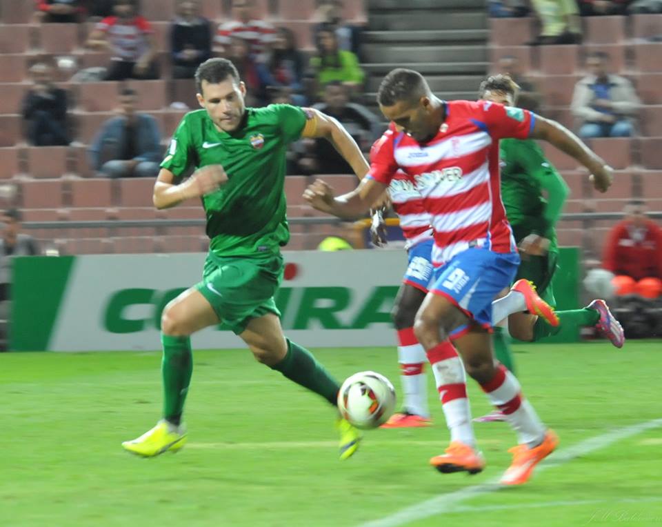 El Arabi, durante el último partido ante el Levante. (J.M. BALDOMERO)