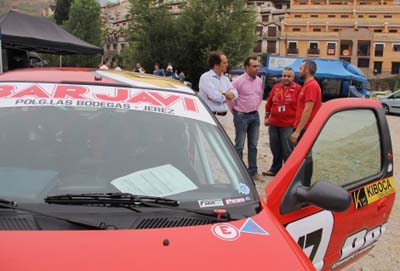 Uno de los coches participantes en el rally 