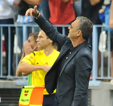 Joaquín Caparros durante el partido (JOSÉ M. BALDOMERO