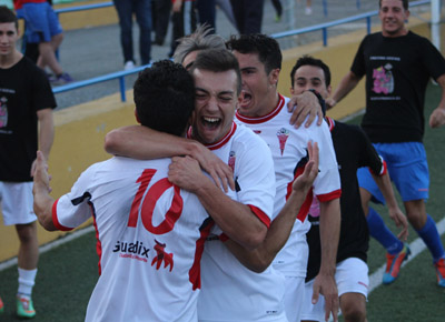 Los jugadores accitanos celebran el gol del triunfo 