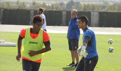 Caparrós observa la evolución de sus jugadores 