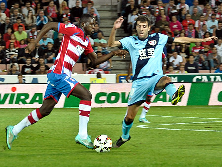 Sulayman debutó con el Granada frente al Rayo (JOSÉ M. BALDOMERO)
