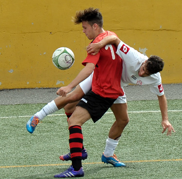 El Cúllar Vega se adjudicó el derbi ante los azulgranada (BALDOMERO)