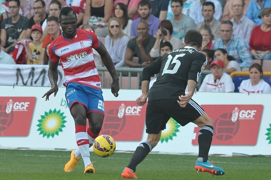 Success encara a Sergio Ramos en un lance del partido (BALDOMERO)