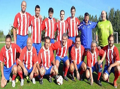 La Asociación de Exjugadores del Granada CF/Recreativo sigue mostrandonos viejas glorias.