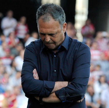 Joaquín Caparrós en un momento del encuentro ante el Real Madrid (BALDOMERO)