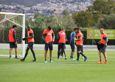 La plantilla rojiblanca ha vuelto a ejercitarse en Armilla 