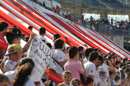 Los aficionados abarrotaron las gradas del municipal del Zaidín (BALDOMERO)