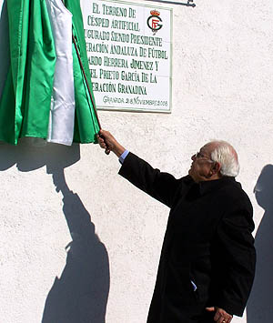Miguel Prieto en la inauguración del campo de la Federación