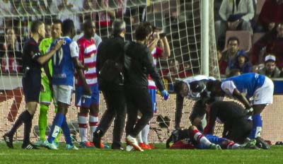 Murillo tras el fuerte golpe con Zongo (RAMÓN MARTÍN) 