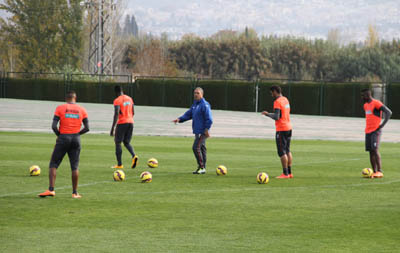 Caparrós ha trabajado con sus delanteros 