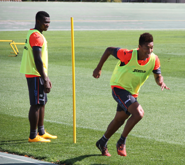 Eddy, observado por Success durante un entreno, vuelve a la convocatoria (GRJ)
