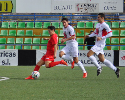 Dos jugadores del Guaidx persiguen a un rival (UBRIC)