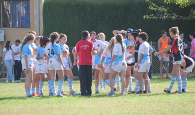 Las jugadores del Uni reciben una recompensa a su buen trabajo 