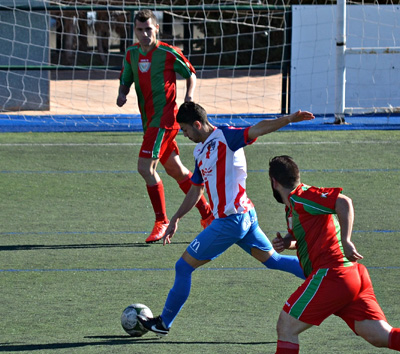 El Arenas solo pudo sumar un empate en su salida a Pavía (GARRIDO)