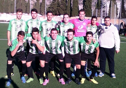 Los muchachos del CD Iznalloz lograron la goleada de esta jornada.(ARCHIVO)