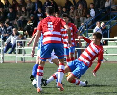 Gran puente para el Granada CF juvenil.(LÁZARO)