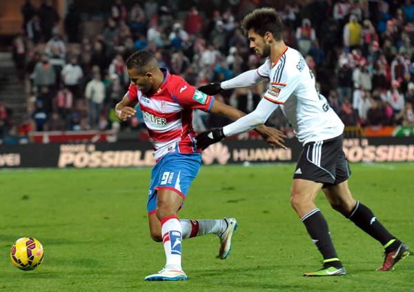 El Arabi, durante el último partido ante el Valencia. (BALDOMERO)