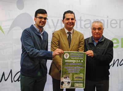 El alcalde junto al presidente de la UD Maracena UDM y el edil de Deportes de Maracena