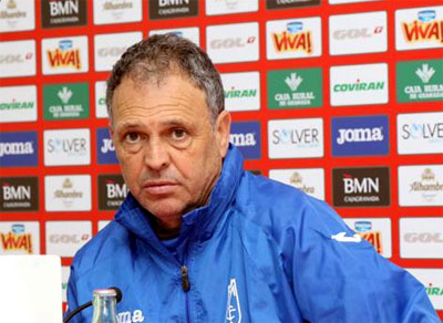 Joaquín Caparrós, durante la rueda de prensa (GRANADACF.ES)