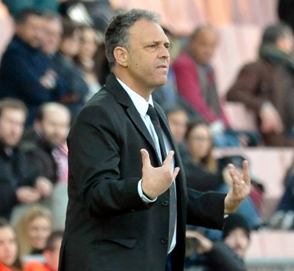 Caparrós dando instrucciones (J. M.BALDOMERO)