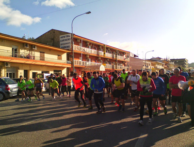 Los participantes tomando la salida 
