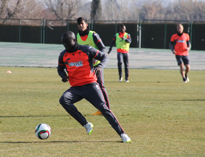 Nounkeu podría jugar de titular contra el Sevilla 