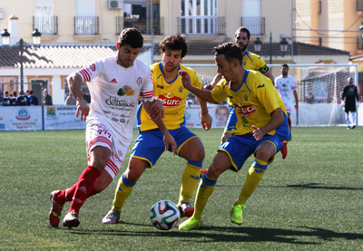 El Huétor Tájar consigue tres puntos muy importantes (JESÚS HURTADO)