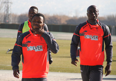 Lass y Nounkeu se retiran a los vestuarios 