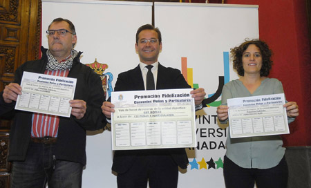 Antonio Granados junto a los representantes de las peñas de la capital (GRJ)