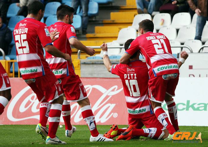 Los rojiblancos celebran uno de los goles ante el Deportivo. (LOF)