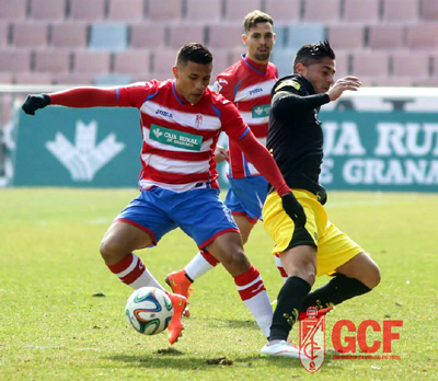 Los gaditanos se llevaron la victoria de Los Cármenes (GRANADA CF)