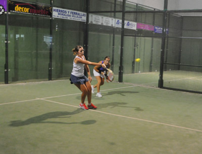 El pádel se ha convertido en un deporte muy practicado 