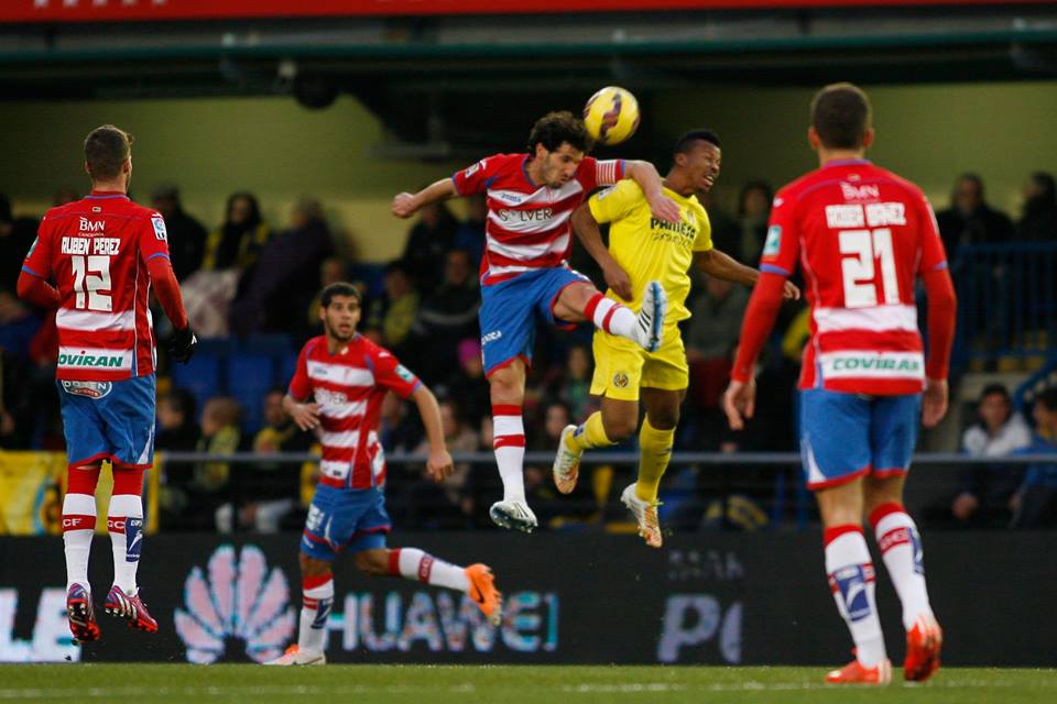 Una acción del último partido ante el Villarreal. (LOF)